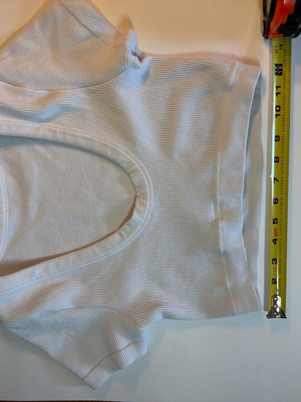 Alo Yoga White Ribbed Cropped Scoop Neck Short Sleeve Top - Picture 3 of 5